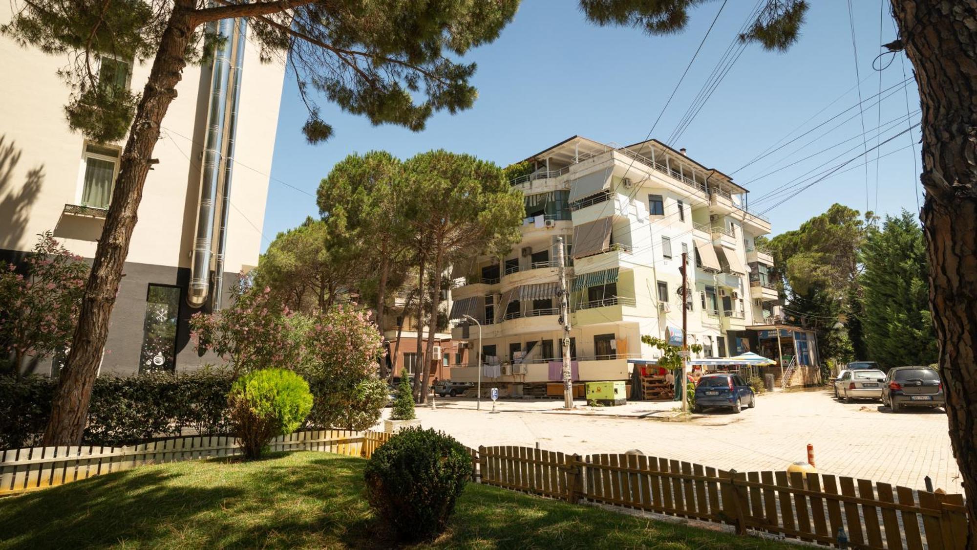Ami Golem (Tirana)